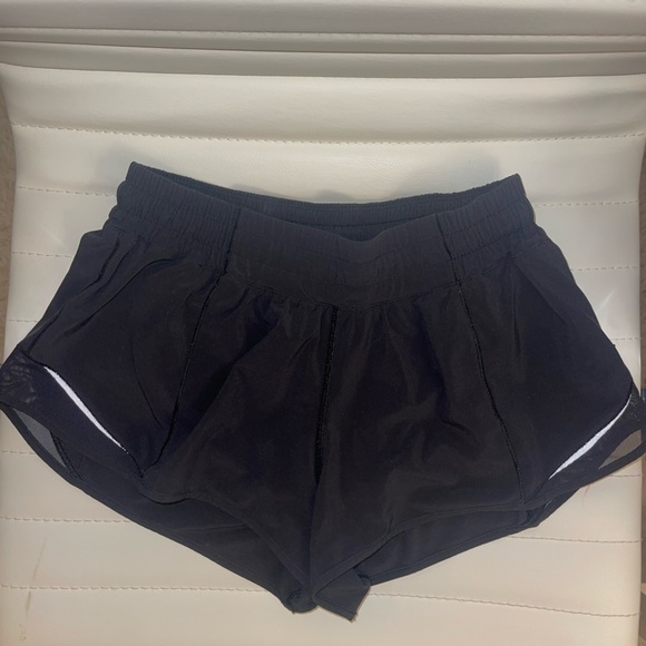 Lululelon hotty hot shorts (2” inseam), Black, size 4 - Picture 4 of 5